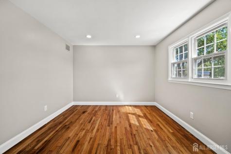 41 Oakwood Drive Sayreville NJ 08859