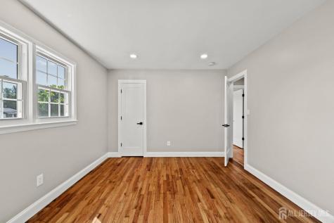 41 Oakwood Drive Sayreville NJ 08859