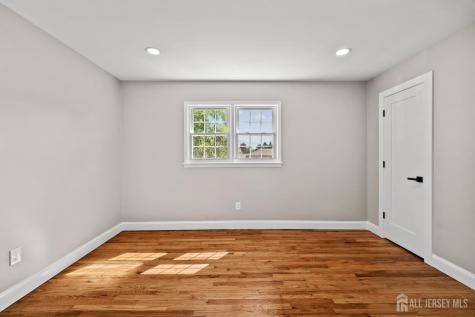 41 Oakwood Drive Sayreville NJ 08859