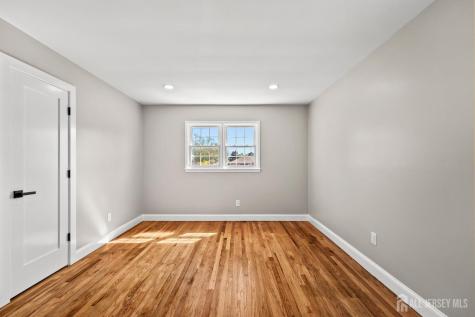 41 Oakwood Drive Sayreville NJ 08859