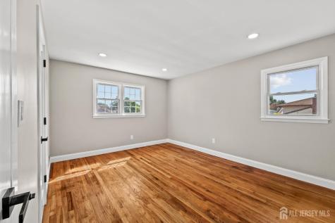 41 Oakwood Drive Sayreville NJ 08859