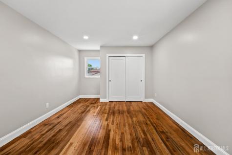 41 Oakwood Drive Sayreville NJ 08859