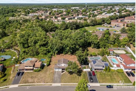 41 Oakwood Drive Sayreville NJ 08859