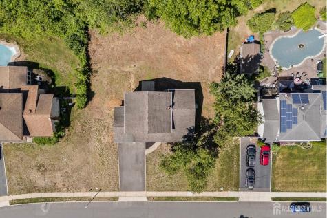41 Oakwood Drive Sayreville NJ 08859