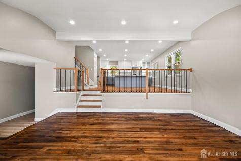 41 Oakwood Drive Sayreville NJ 08859