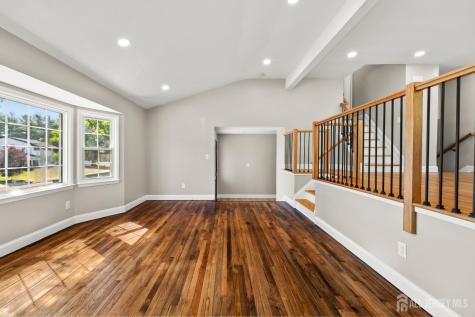 41 Oakwood Drive Sayreville NJ 08859
