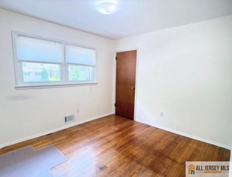 13 Greenwich Road Edison NJ 08820