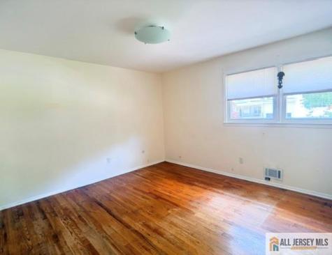 13 Greenwich Road Edison NJ 08820