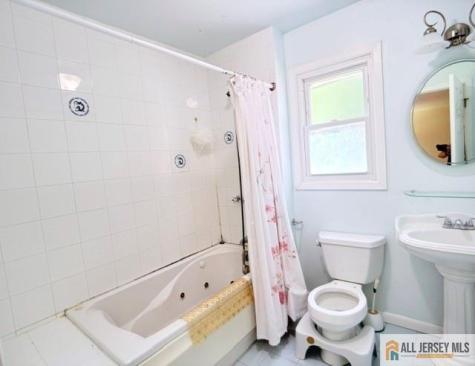 13 Greenwich Road Edison NJ 08820