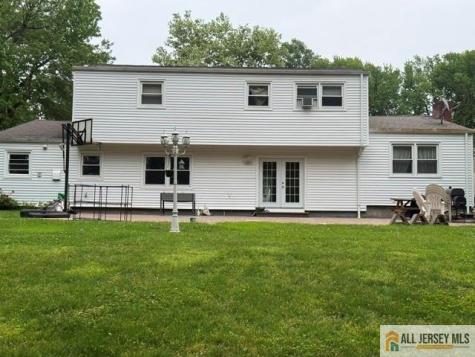 13 Greenwich Road Edison NJ 08820