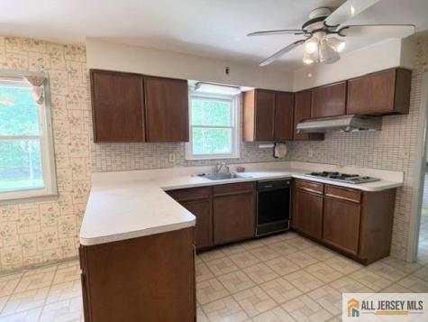 13 Greenwich Road Edison NJ 08820