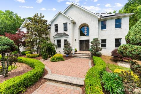 16 Dakota Drive Old Bridge NJ 08857