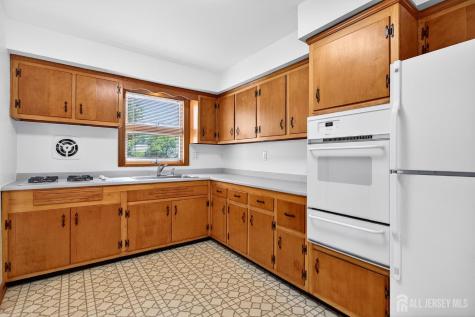 56 Whitman Street Carteret NJ 07008