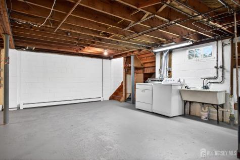 56 Whitman Street Carteret NJ 07008