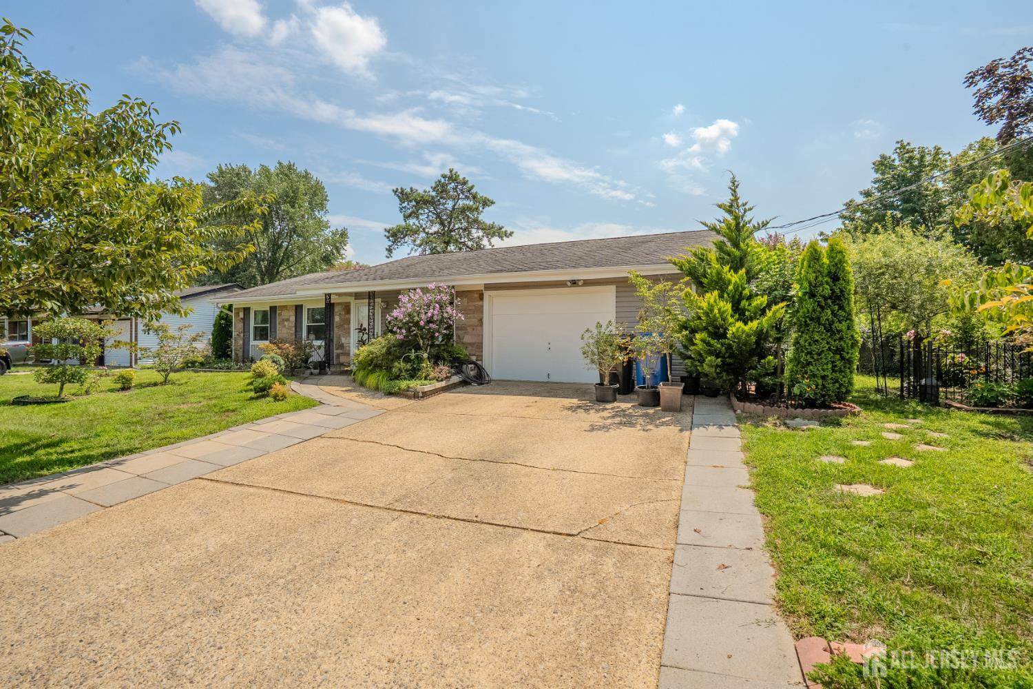 4 Hunterdon Avenue Monroe NJ 08831