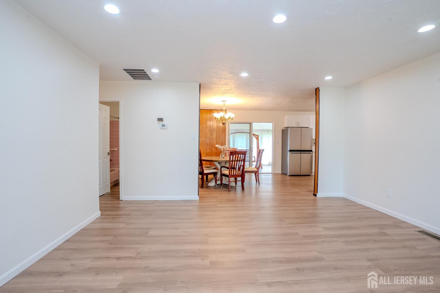 4 Hunterdon Avenue Monroe NJ 08831
