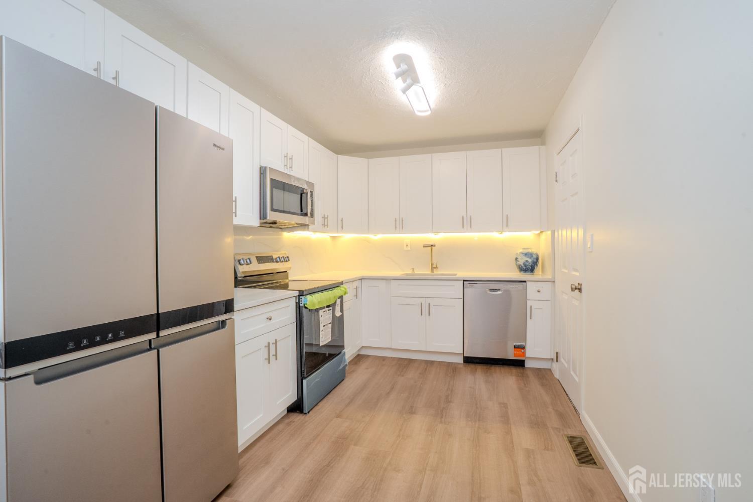 4 Hunterdon Avenue Monroe NJ 08831