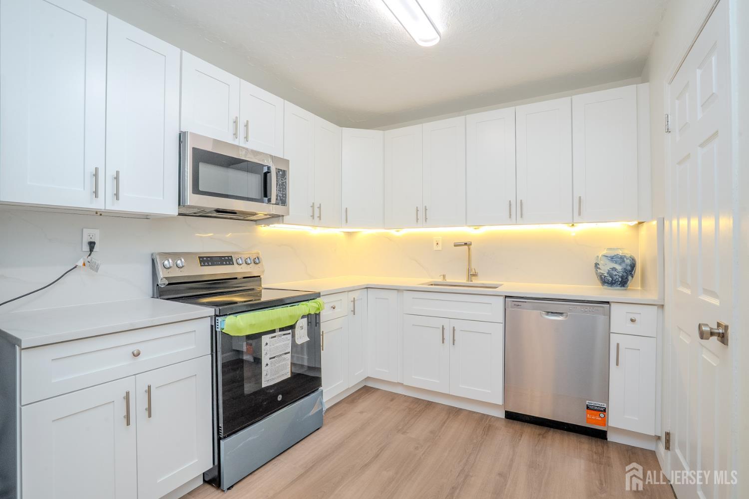 4 Hunterdon Avenue Monroe NJ 08831