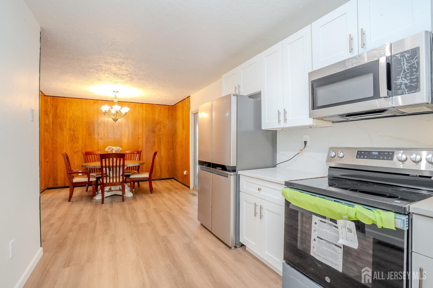 4 Hunterdon Avenue Monroe NJ 08831