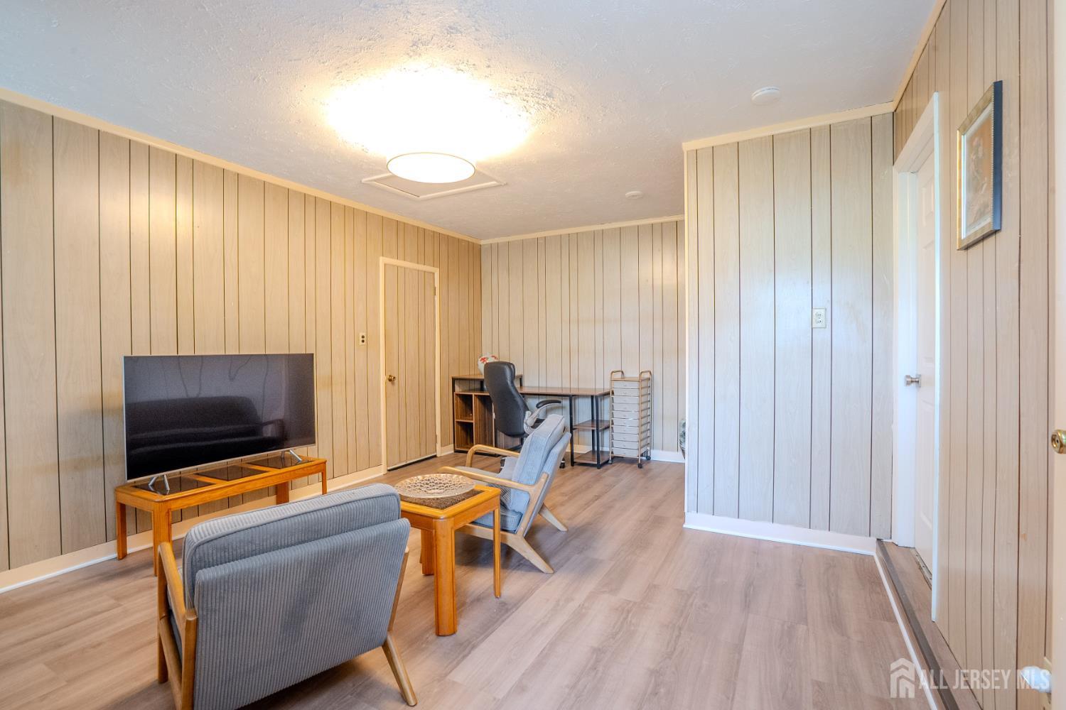 4 Hunterdon Avenue Monroe NJ 08831