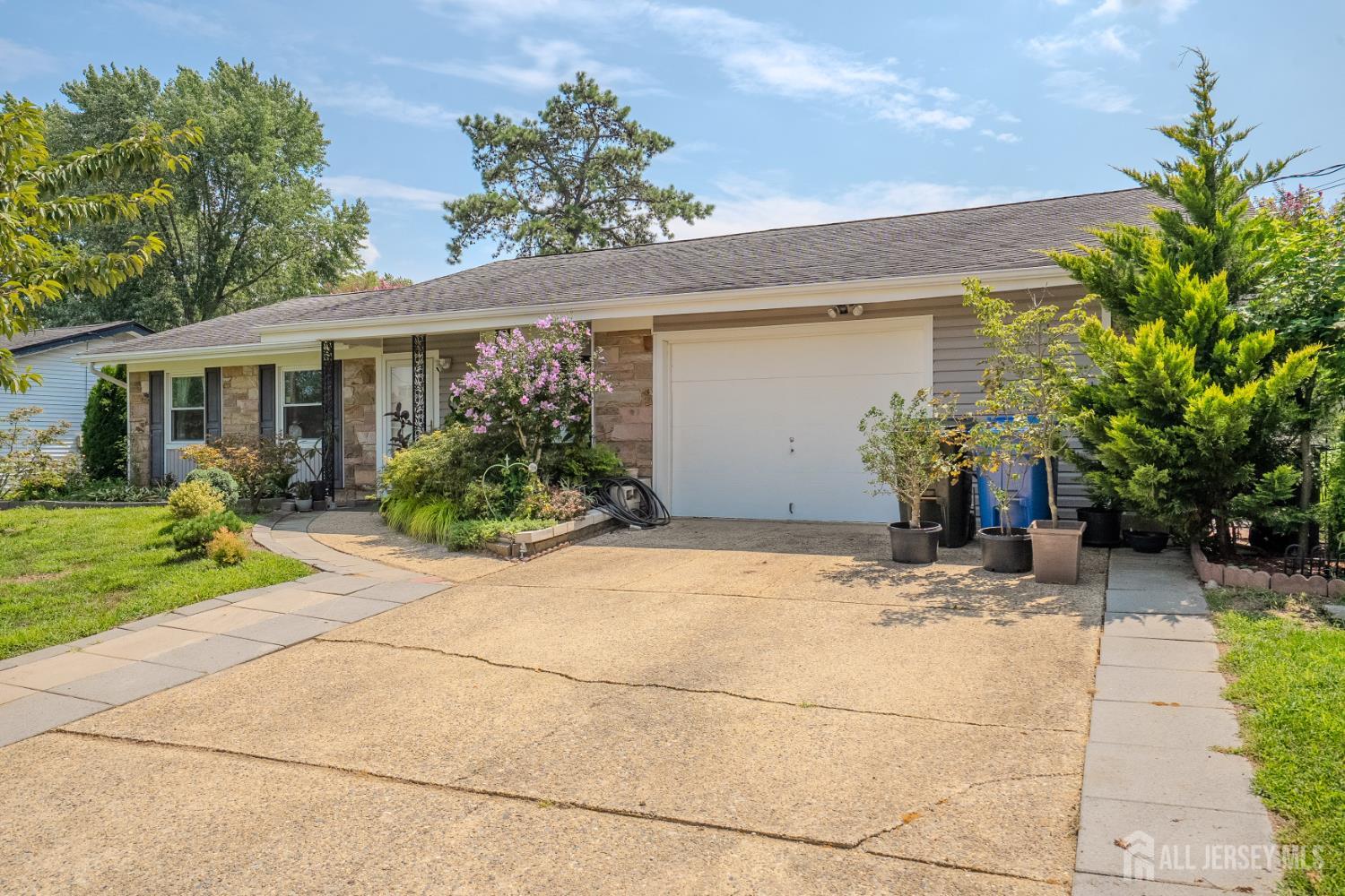 4 Hunterdon Avenue Monroe NJ 08831