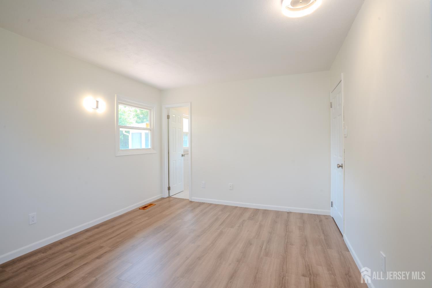 4 Hunterdon Avenue Monroe NJ 08831