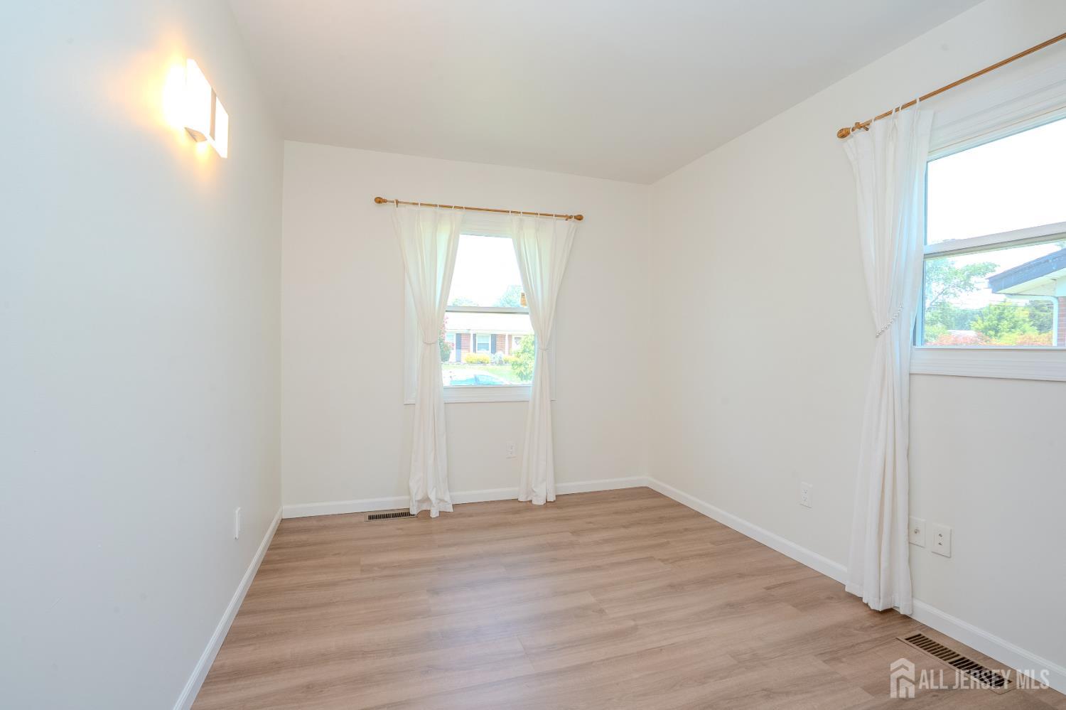 4 Hunterdon Avenue Monroe NJ 08831