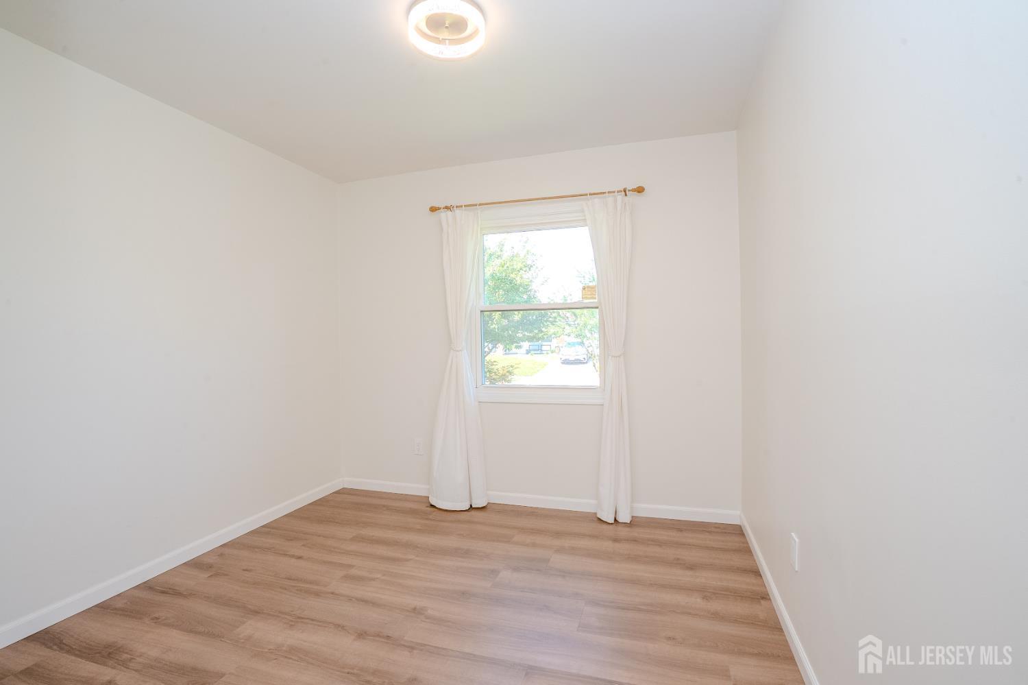 4 Hunterdon Avenue Monroe NJ 08831