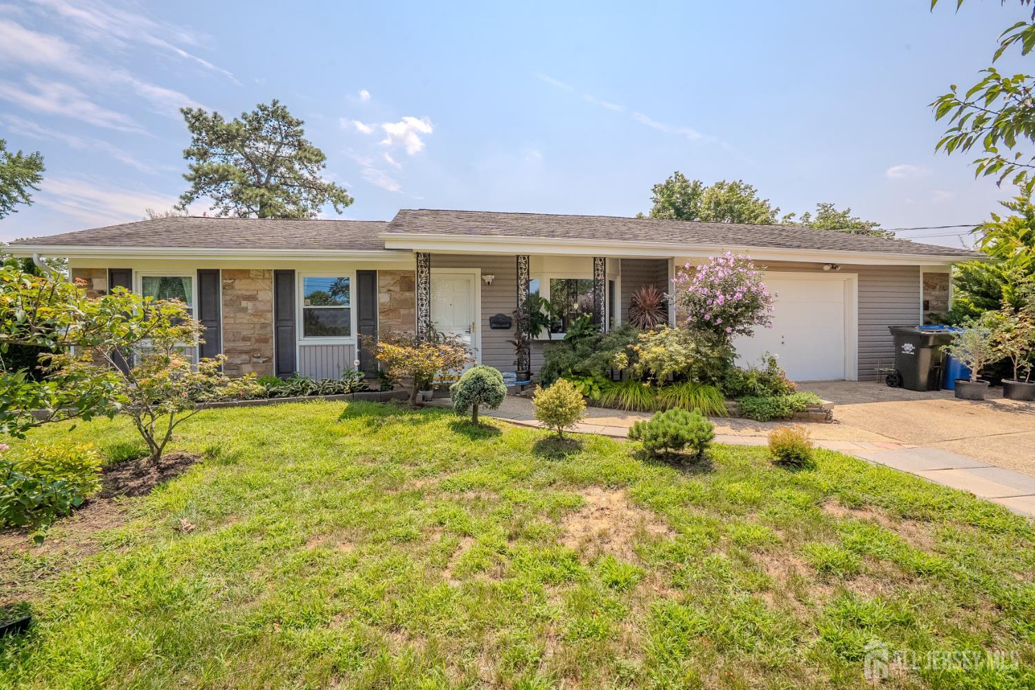 4 Hunterdon Avenue Monroe NJ 08831