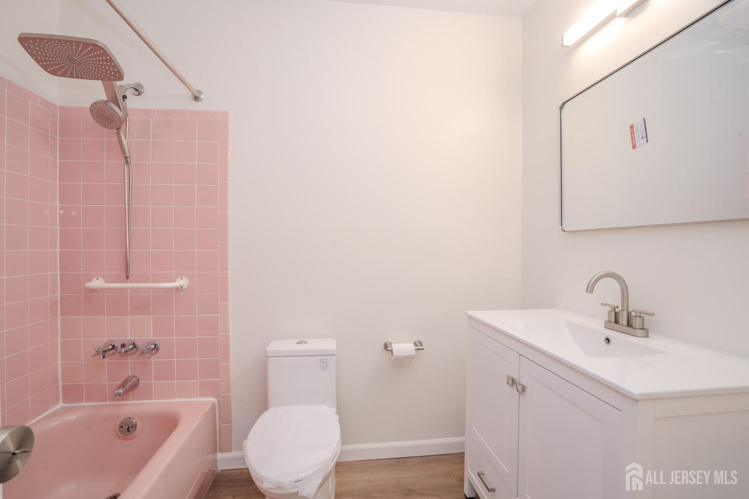 4 Hunterdon Avenue Monroe NJ 08831