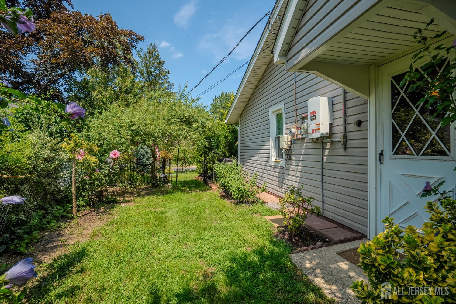 4 Hunterdon Avenue Monroe NJ 08831