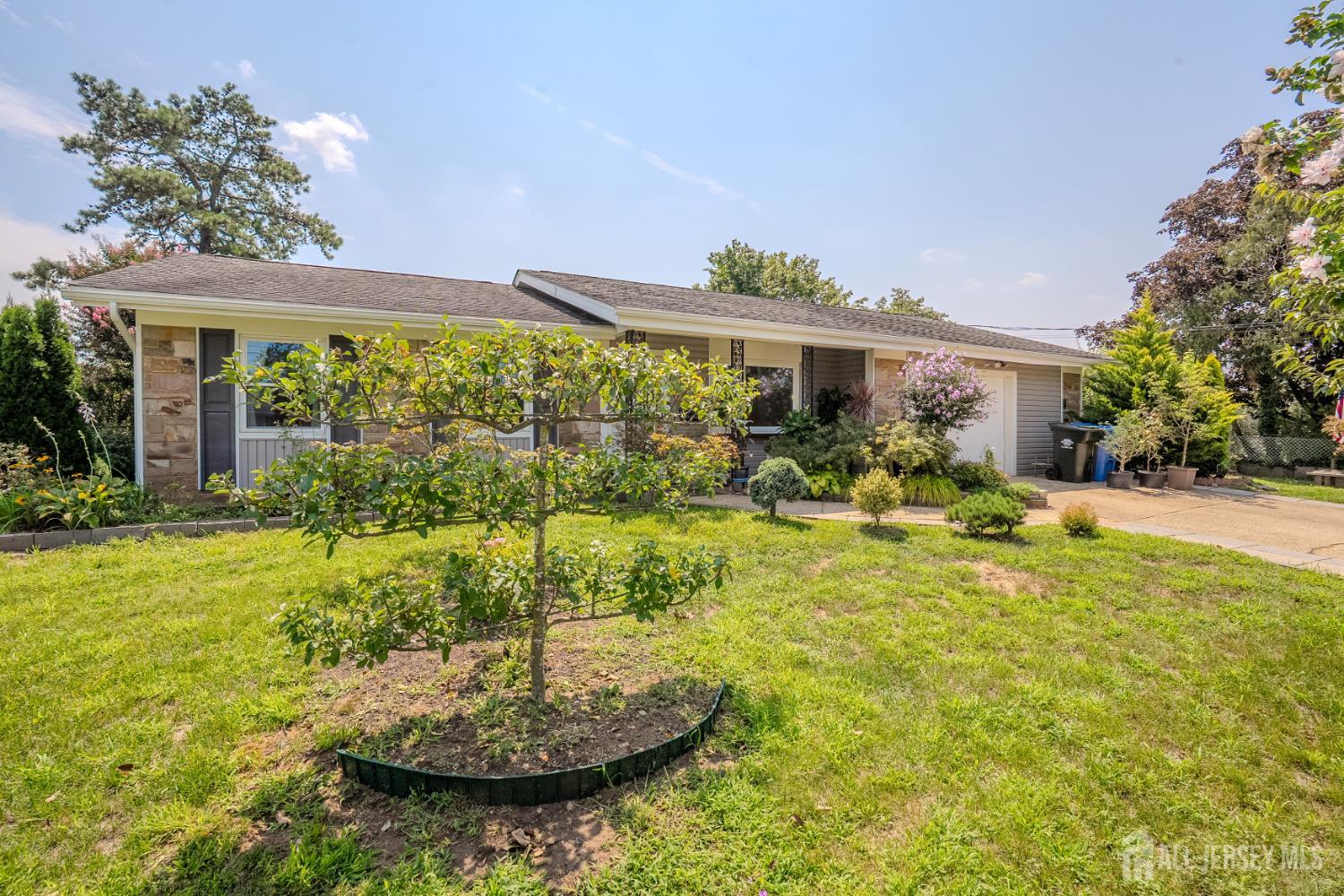 4 Hunterdon Avenue Monroe NJ 08831