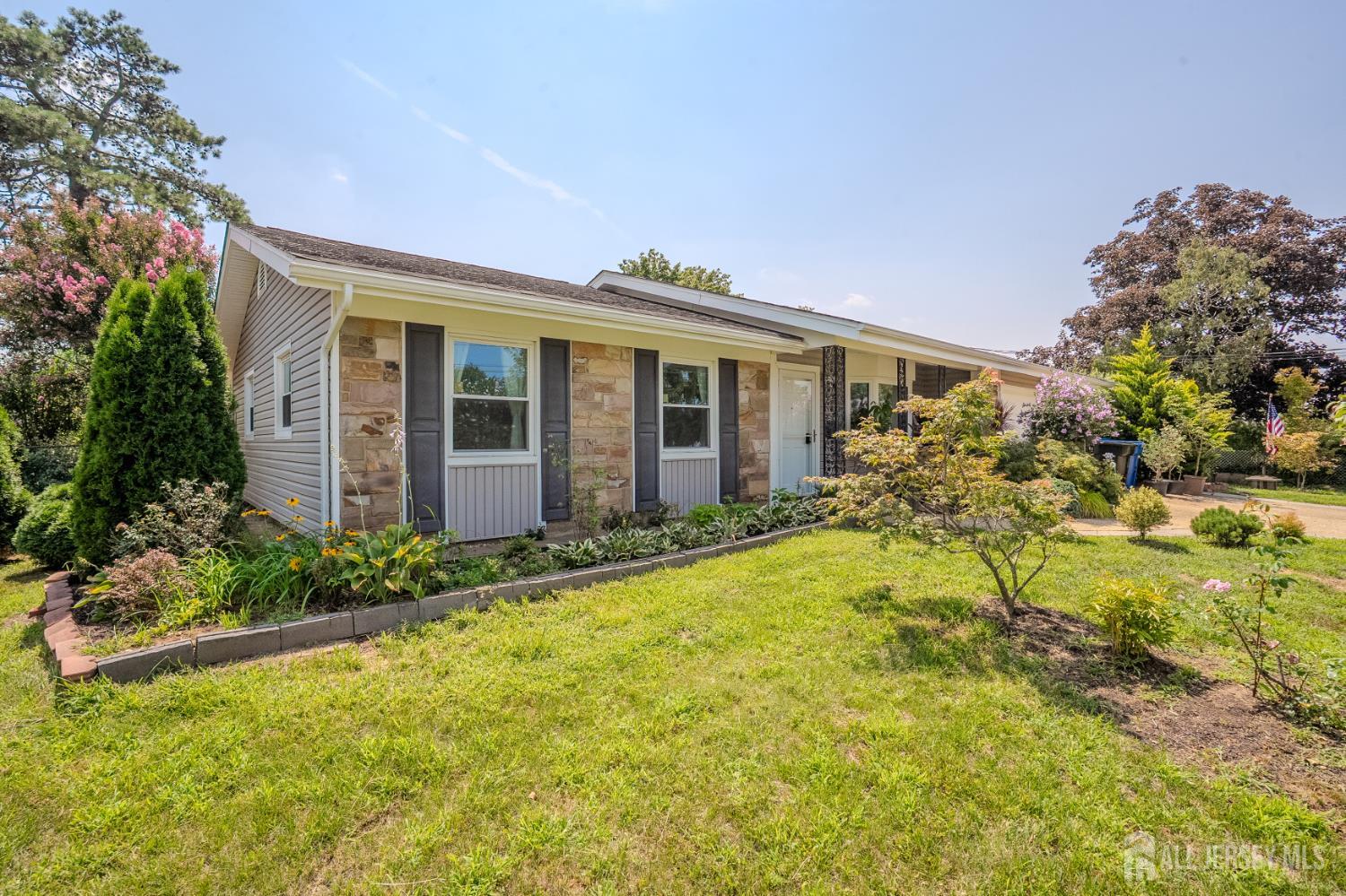 4 Hunterdon Avenue Monroe NJ 08831