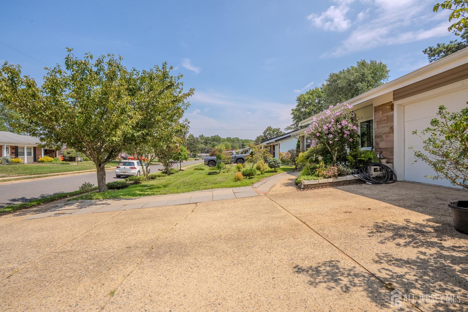 4 Hunterdon Avenue Monroe NJ 08831