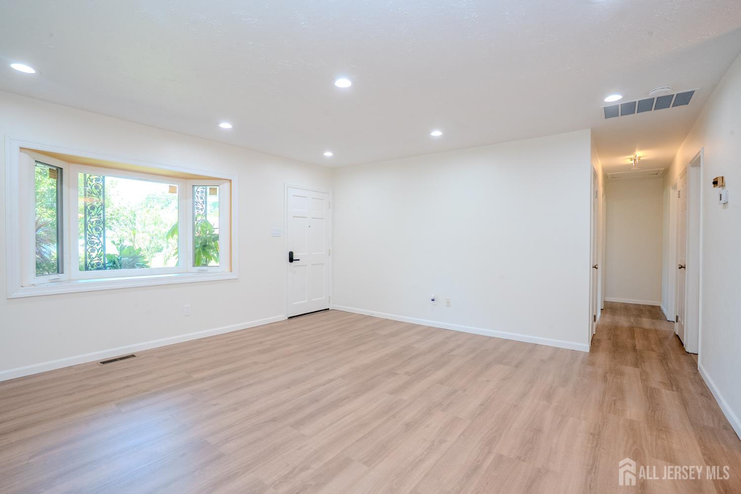 4 Hunterdon Avenue Monroe NJ 08831