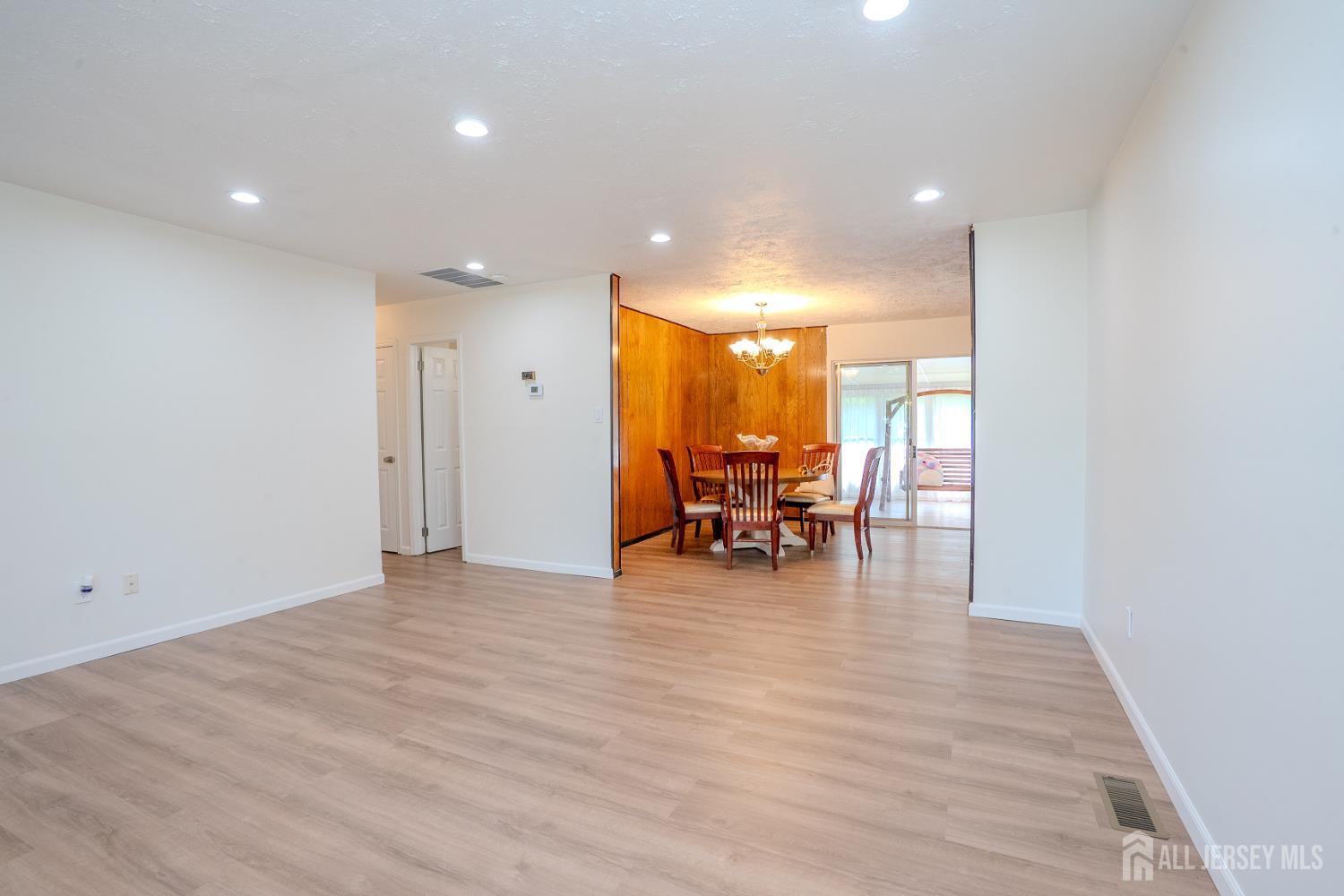 4 Hunterdon Avenue Monroe NJ 08831