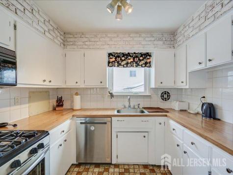 38 Karen Place Edison NJ 08817