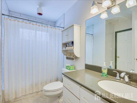 38 Karen Place Edison NJ 08817