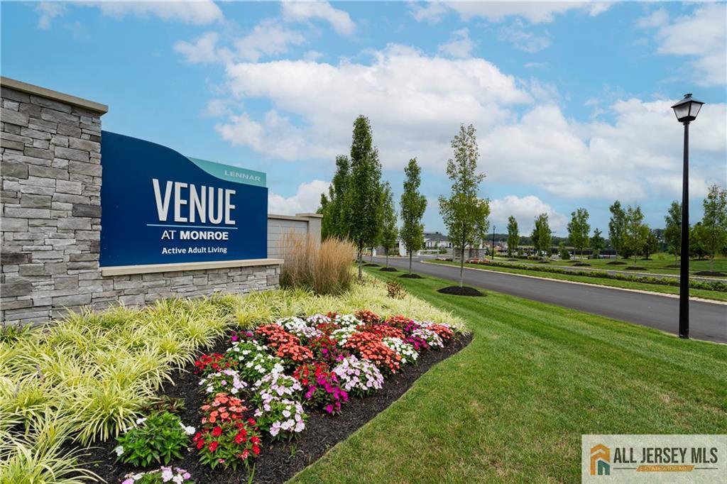 8 Galerie Court Monroe NJ 08831