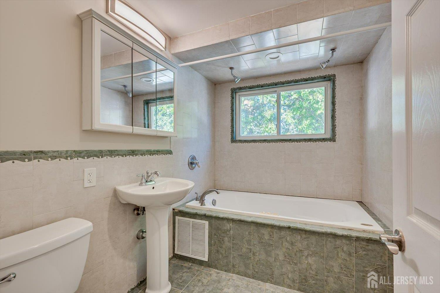 82 Lewis Street Perth Amboy NJ 08861
