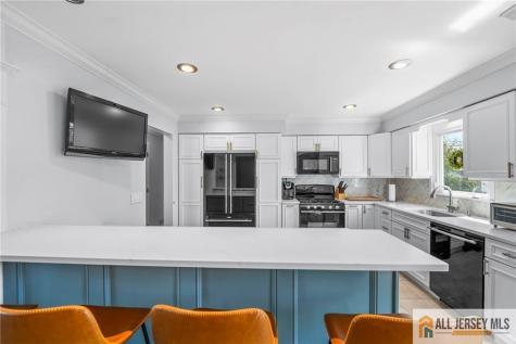 275 Alden Avenue Edison NJ 08820