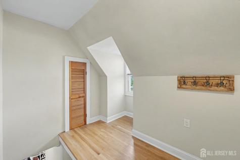 70 Oxford Road Colonia NJ 07067