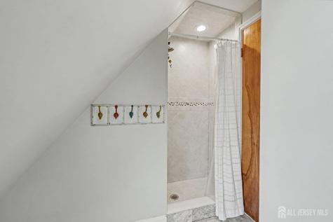 70 Oxford Road Colonia NJ 07067
