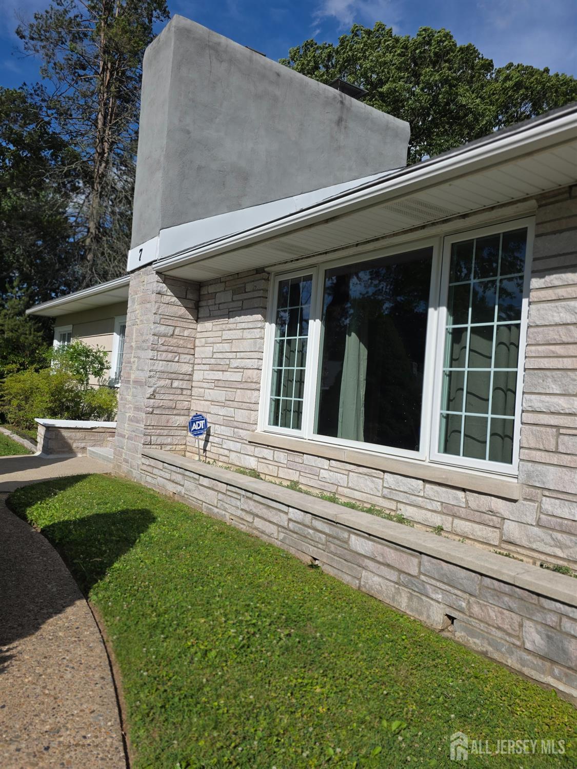 7 White Beech Court Ewing NJ 08618