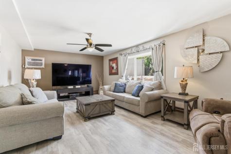 31 Pinetree Drive Sayreville NJ 08859