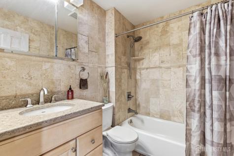 31 Pinetree Drive Sayreville NJ 08859