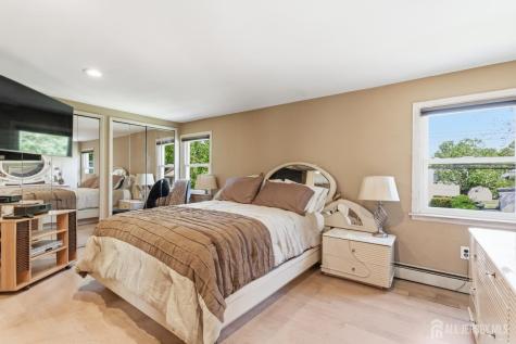 31 Pinetree Drive Sayreville NJ 08859