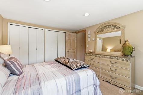 31 Pinetree Drive Sayreville NJ 08859
