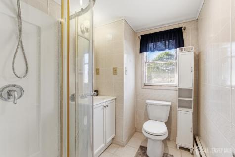 31 Pinetree Drive Sayreville NJ 08859
