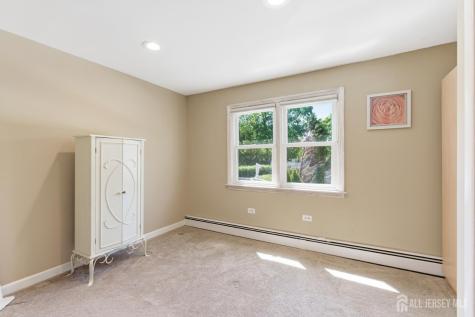 31 Pinetree Drive Sayreville NJ 08859